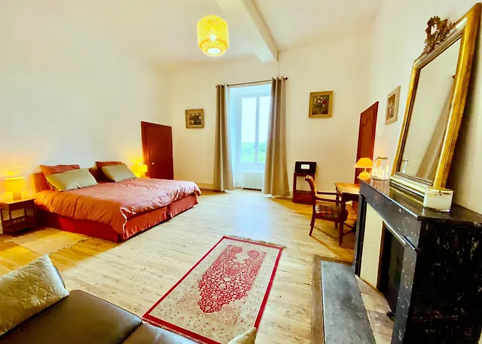 Le Pavillon, Grand Manoir Du Xviie Avec Piscine, Bain Nordique Et Acces Prive A La Charente