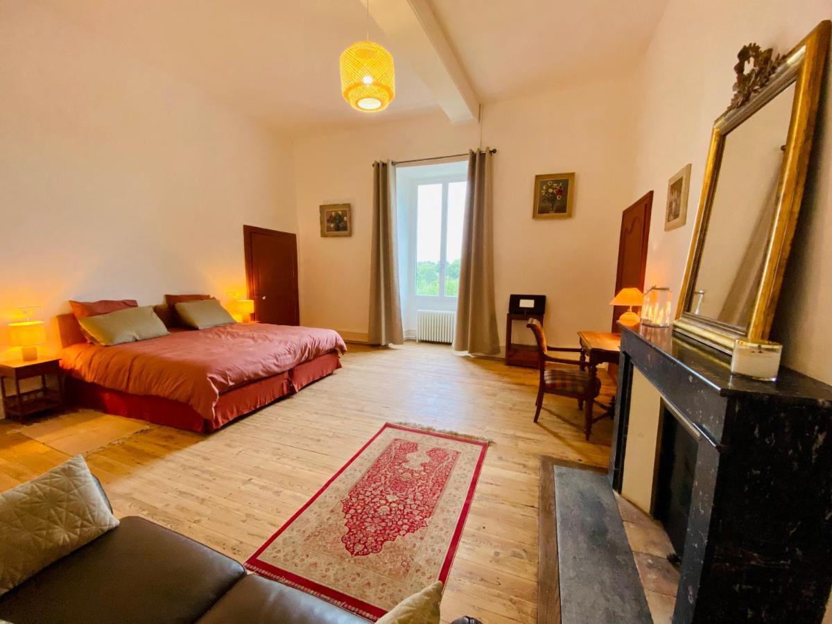 Le Pavillon, Grand Manoir Du Xviie Avec Piscine, Bain Nordique Et Acces Prive A La Charente *