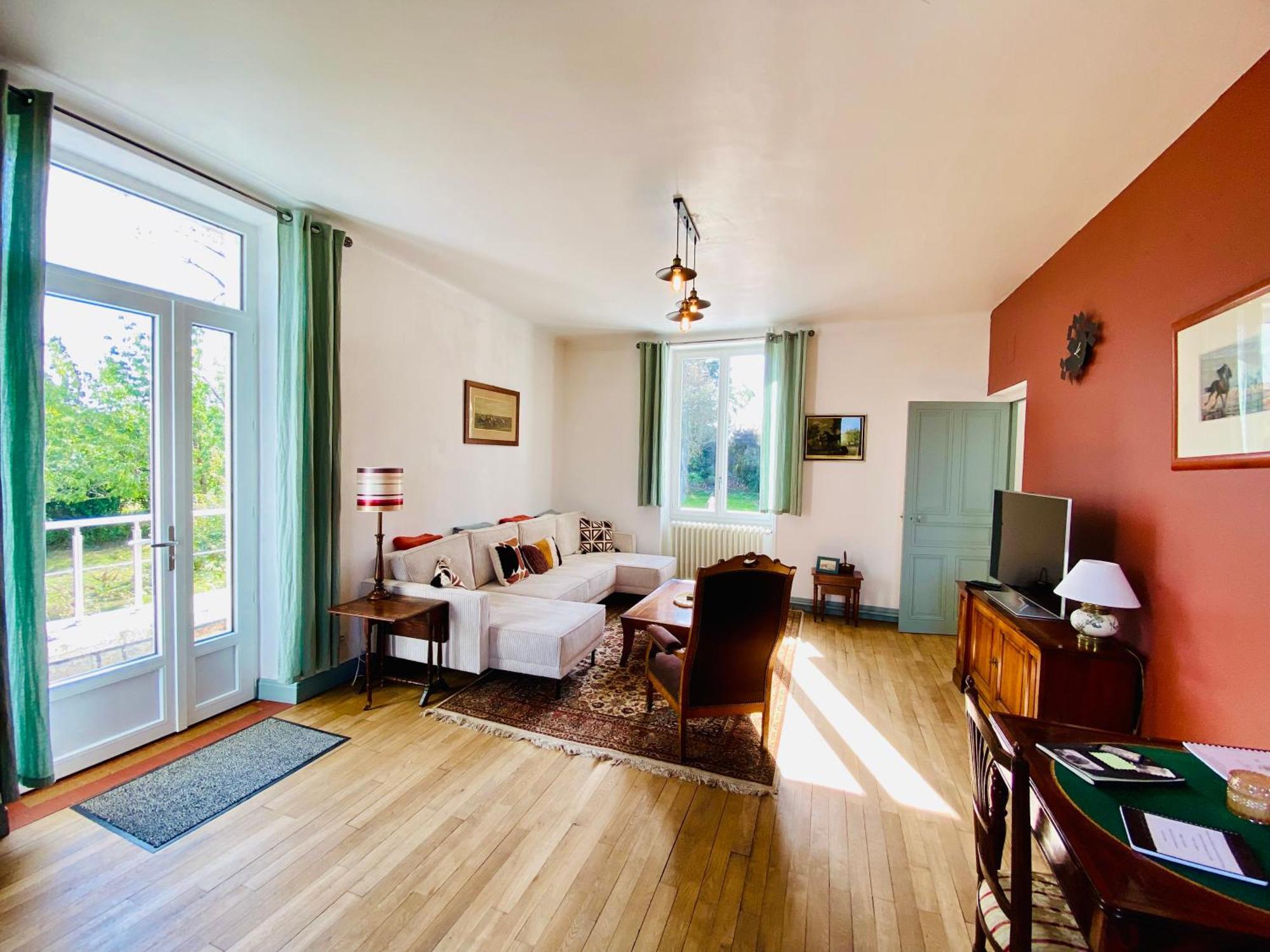Villa Le Pavillon, Grand Manoir Du Xviie Avec Piscine, Bain Nordique Et Acces Prive A La Charente *