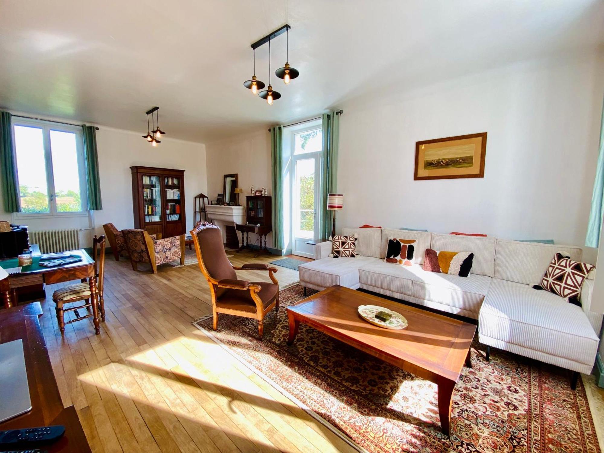 Villa Le Pavillon, Grand Manoir Du Xviie Avec Piscine, Bain Nordique Et Acces Prive A La Charente
