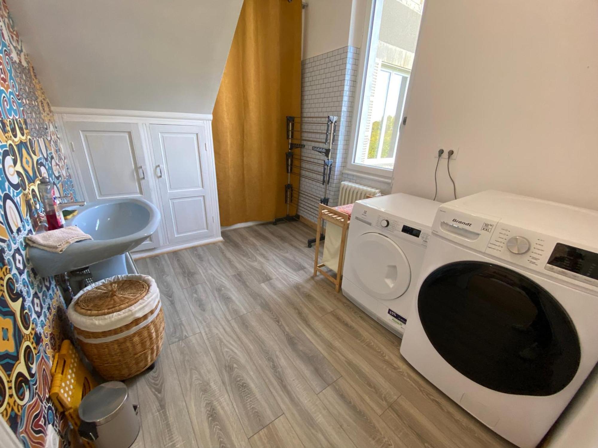 Le Pavillon, Grand Manoir Du Xviie Avec Piscine, Bain Nordique Et Acces Prive A La Charente * Alloué