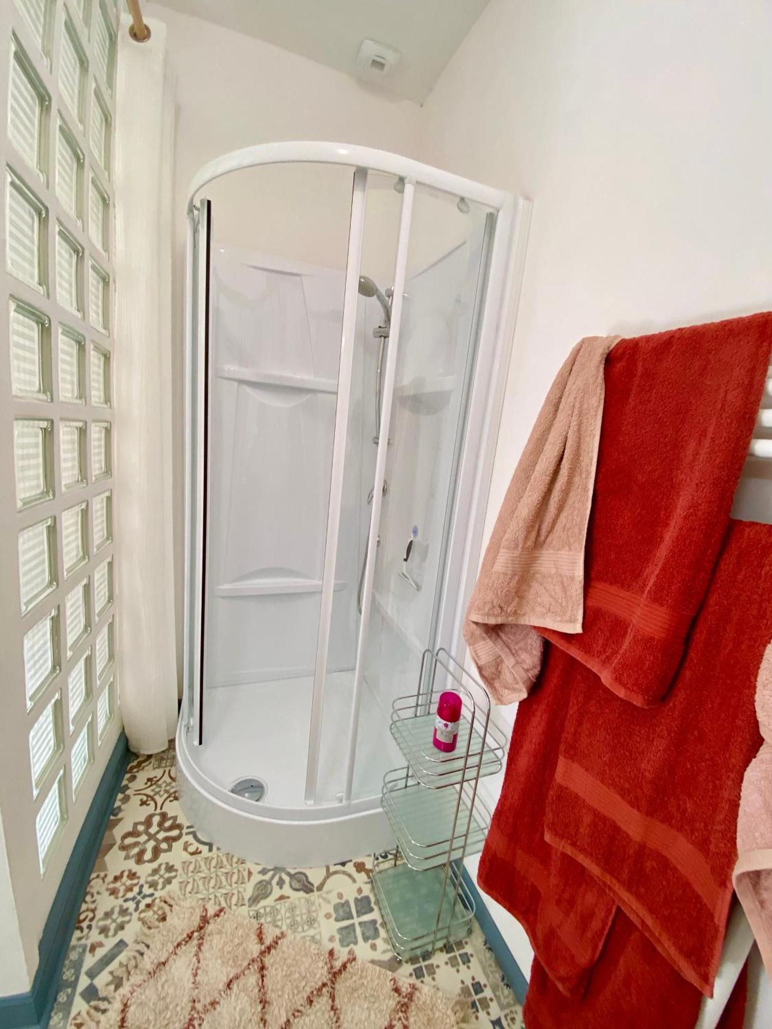 Le Pavillon, Grand Manoir Du Xviie Avec Piscine, Bain Nordique Et Acces Prive A La Charente Alloue