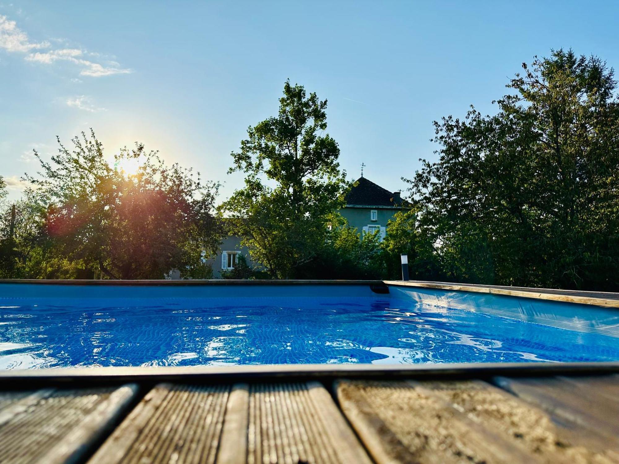 Le Pavillon, Grand Manoir Du Xviie Avec Piscine, Bain Nordique Et Acces Prive A La Charente Alloué