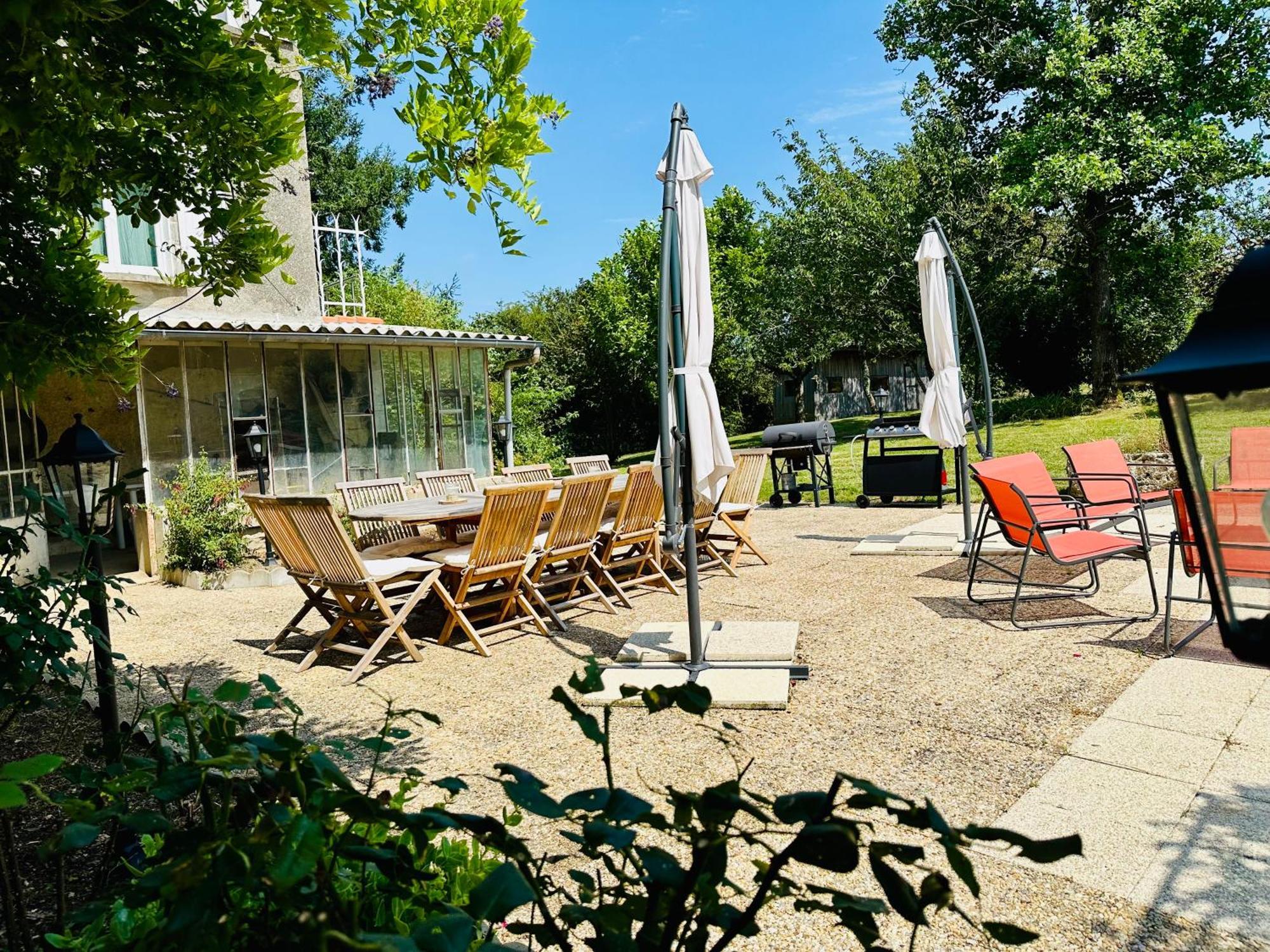 Le Pavillon, Grand Manoir Du Xviie Avec Piscine, Bain Nordique Et Acces Prive A La Charente