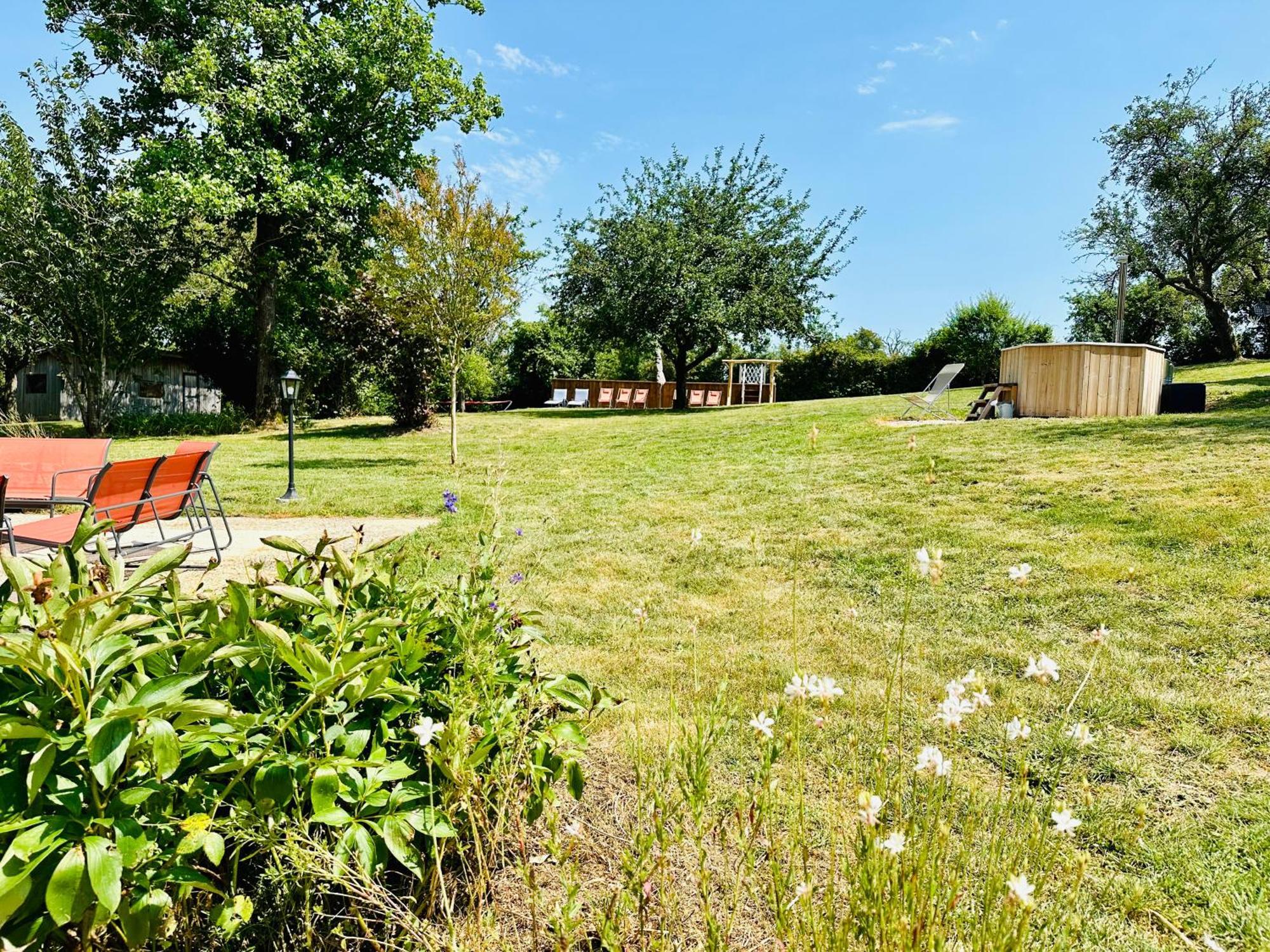 Villa Le Pavillon, Grand Manoir Du Xviie Avec Piscine, Bain Nordique Et Acces Prive A La Charente Alloue
