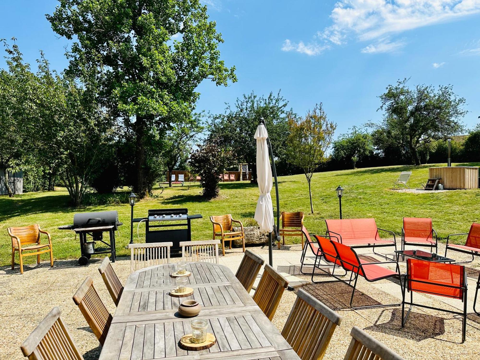Villa Le Pavillon, Grand Manoir Du Xviie Avec Piscine, Bain Nordique Et Acces Prive A La Charente Alloué