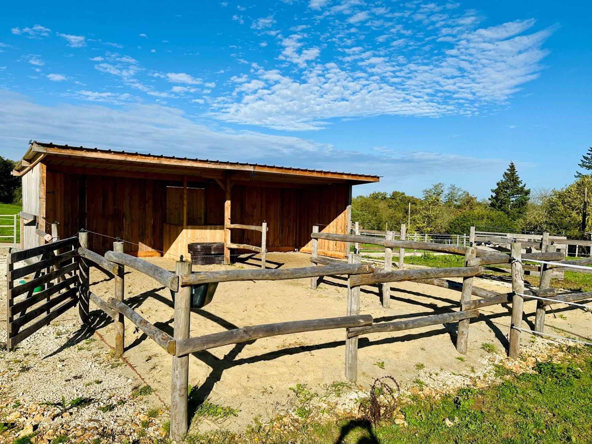 Le Pavillon, Grand Manoir Du Xviie Avec Piscine, Bain Nordique Et Acces Prive A La Charente Alloué