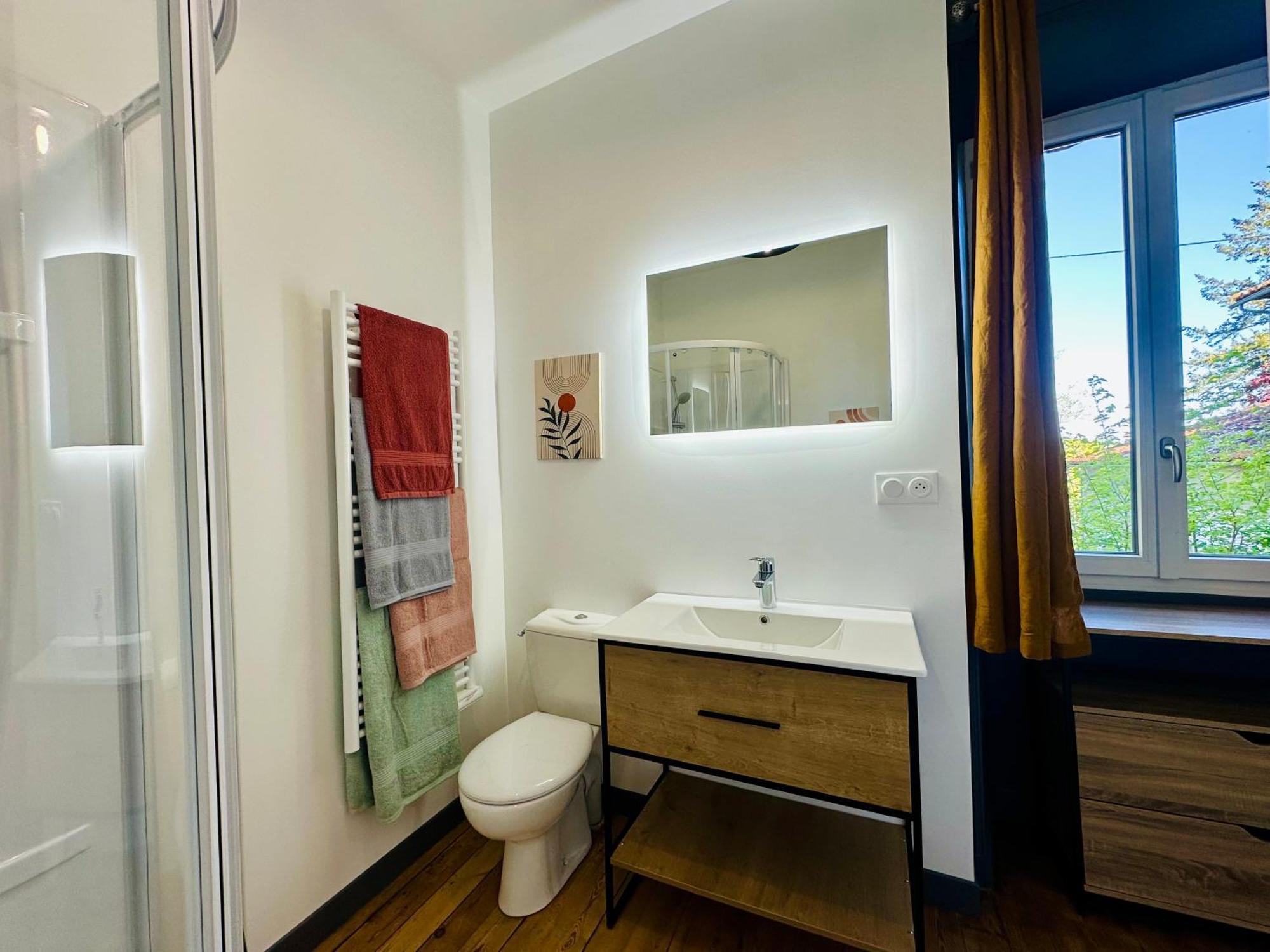 Le Pavillon, Grand Manoir Du Xviie Avec Piscine, Bain Nordique Et Acces Prive A La Charente Alloue